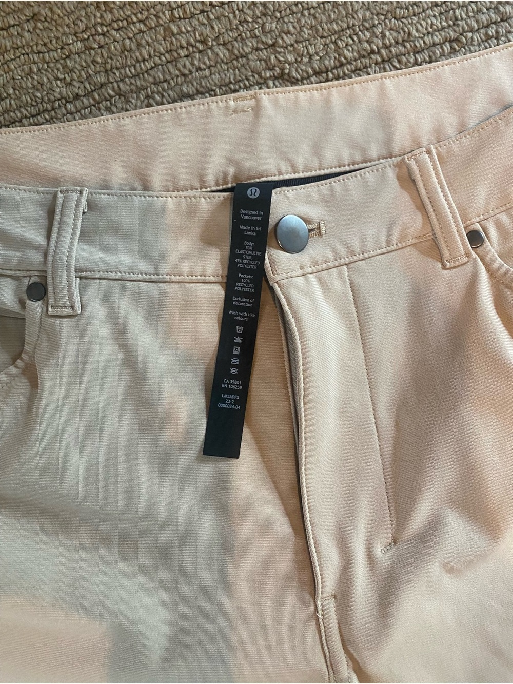 lululemon athletica Men’s Chinos in Light Beige